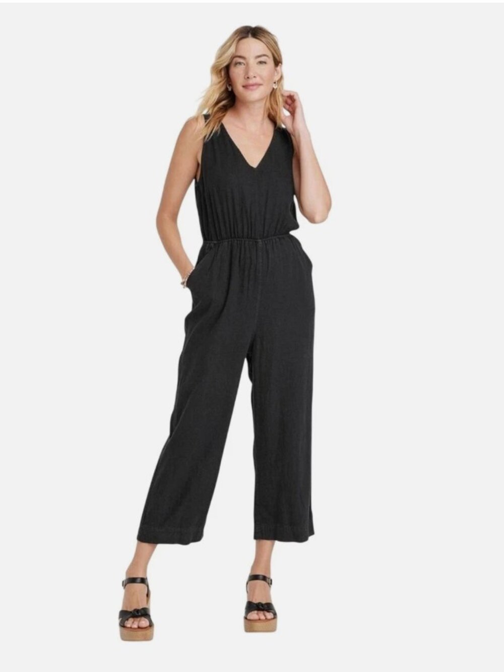 NWT - Universal Thread Black Sleeveless V-Neck Jumpsuit w/ Keyhole Back - Medium